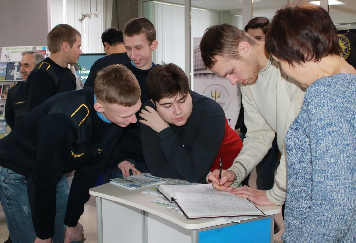 В ГГУ имени Ф. Скорины проходит выставка научных достижений и инновационных разработок сотрудников университета